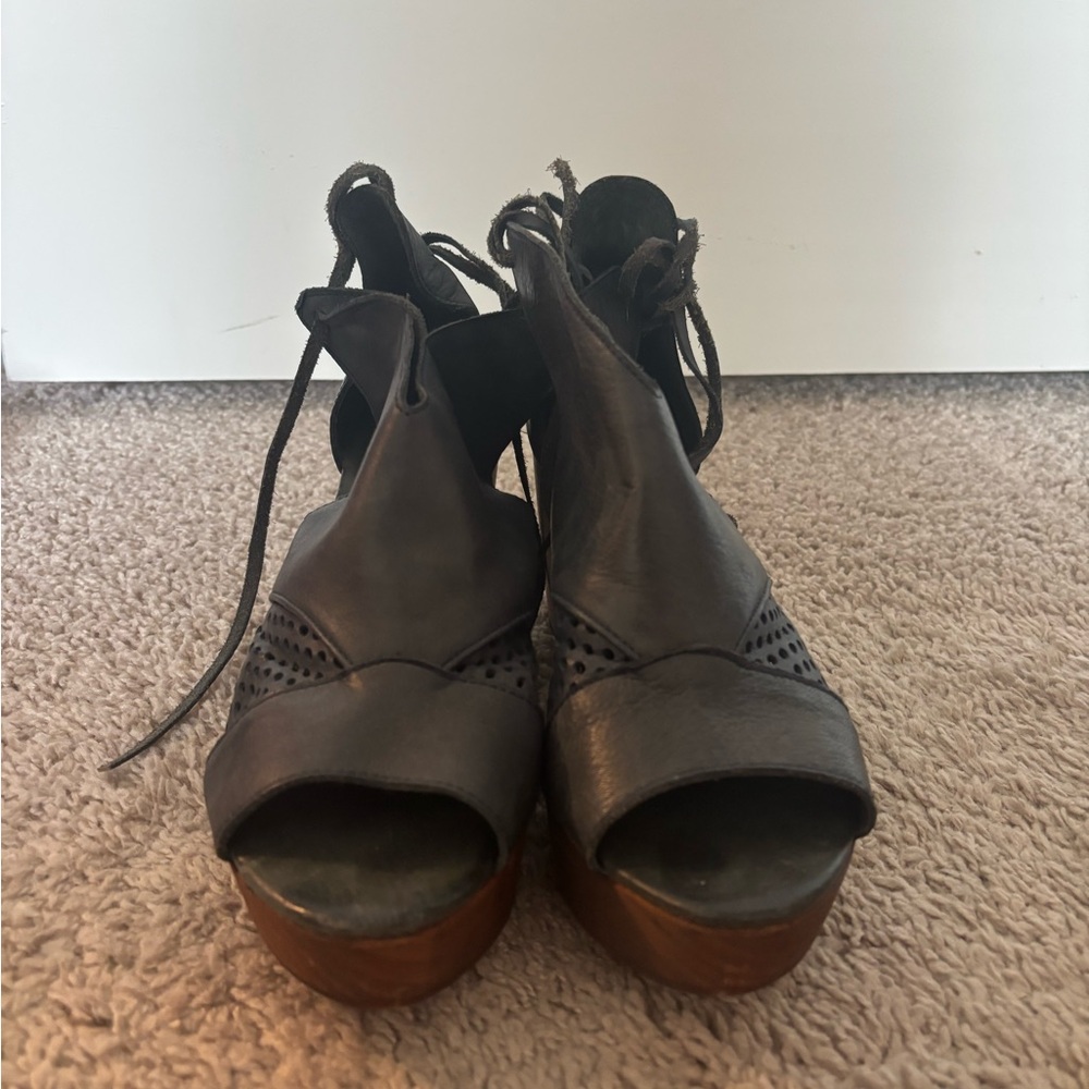 Stylish Black Leather Women's Sandals